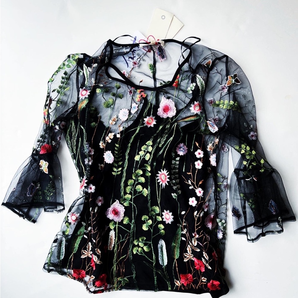 Tyliyah TWILIGHT GARDEN BLOUSE dressy floral size Medium - Picture 4 of 6